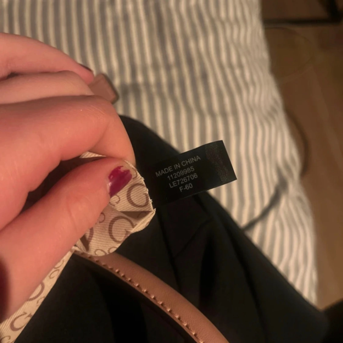 Guess handväska - 92