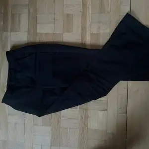 kostym byxor från Bik Bok, i modellen ”vilma”