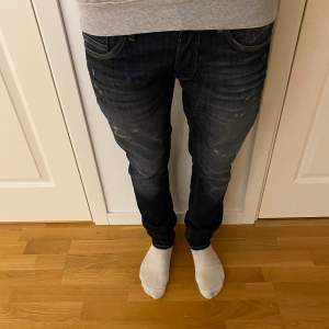 Ett par riktigt feta Jack & Jones jeans i modellen ”slim Glenn”. 10/10 skick. Storlek 32. Pris går att diskutera.