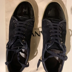 Lanvin Skor Blå - Tjaa, säljer ett par riktigt feta lanvin dojor i bra skick. Hör av er vid frågor. Finns inga defekter på de🤙🔥