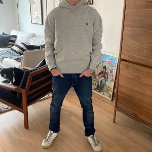 Ralph Lauren Hoodie - Tja! Säljer nu denna feta Ralph Lauren Hoodien i mycket bra skick. Skriv gärna vid fler frågor eller funderingar!