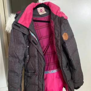 Vinter jacka - Jacka som värmer väldigt bra, perfekt till kalla vintern!🫶