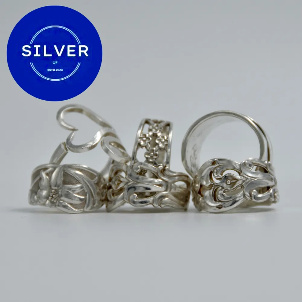 Unika silverringar gjorda på bestick i riktigt silver! Ringarna kommer i olika storlekar men är anpassningsbara. Tveka inte vid frågor!. Accessoarer.