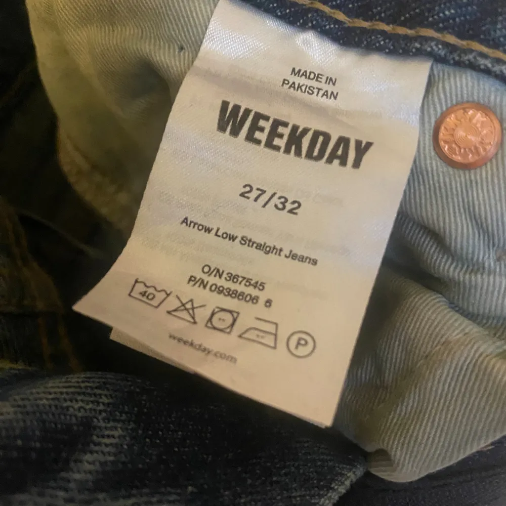 Weekday jeans i modellen arrow storlek 27/32, skriv dm vid frågor💗. Jeans & Byxor.