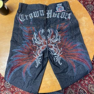 Crown Holder jeans - Jeans som jag köpte här på plick men som tyvärr inte passar! 