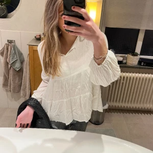 blus  - köpte denna i spanien för 1 år sen men den har aldrig kommit till användning och lappen är kvar!🥰