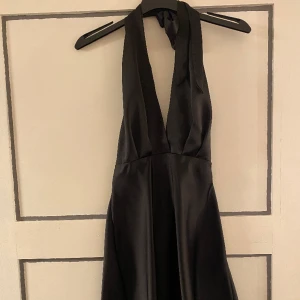 Klänning zara - Klänning från zara strl XS Aldrig använd. Nypris 399kr Säljer för 250kr 💖