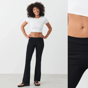 Svarta yogapants - Säljer dessa populära yogapants från Gina då de är för långa på mig🫶🏼 endast testade, nypris 359