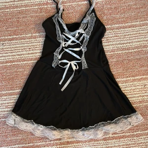 "Maid" outfit - Andrig använd "maid outfit" som köptes till mig men va aldeles för liten. 