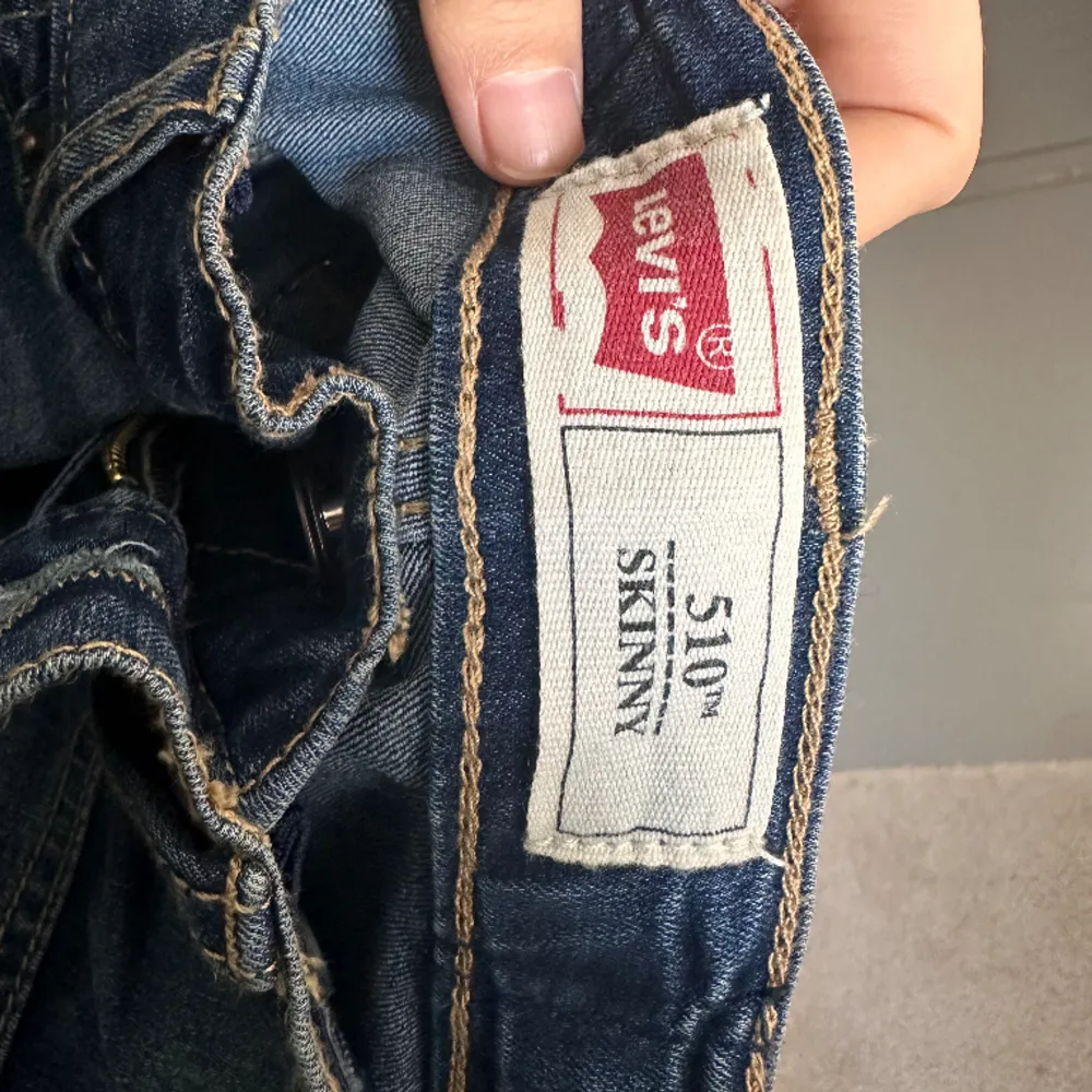 Hej säljer min jeans från Levi’s som är i nyskick. ✨. Jeans & Byxor.