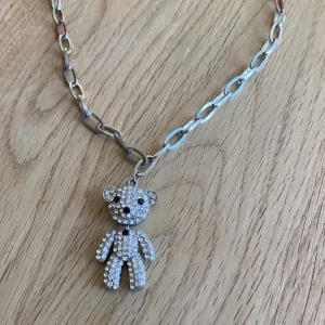 halsband nalle - skitcool men används ej!!