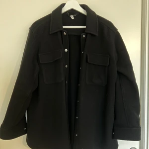 & Other Stories jacka  - Fleecejacka, bra skick och super fin. Väldigt varm! Har en mer overaizefit. 