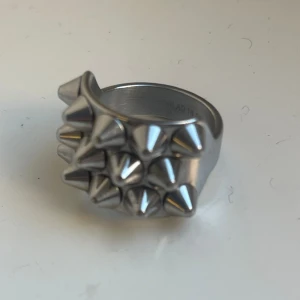 Edblad ring i silver - Super fin Edblad ring som tyvärr inte kommer till någon användning. Superfint skick! Ringen är i storlek 16.80. Tryck ej på köp nu kontakta mig innan. 🙌🏻🙌🏻⭐️