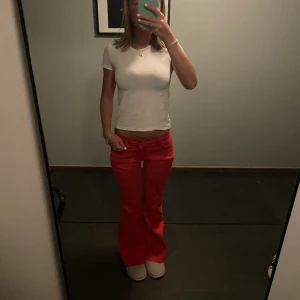 Bootcut jeans - Så fina röda bootcut jeans som är i storlek S. Inga defekter och använder ej så därför jag säljer dessa. 