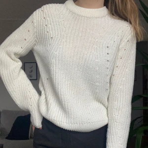 Stickad tröja ginatricot - Stickad tröja från ginatricot! Knappt använd så superbra skick! Storlek xs.