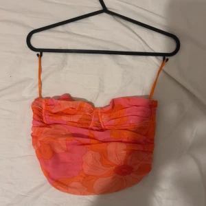 Topp - Nästintill oanvänd. Skit snygg sommar topp