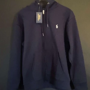 Polo Ralph Lauren spa terry full zip hoodie - Helt ny icke använd köpt i fel storlek pris kan diskuteras vid snabb affär!