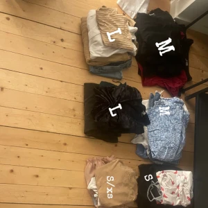 Klädpåsar 50kr/st - Storlekarna som är kvar är S Xs  Samt klänningar i storlekarna S-L 