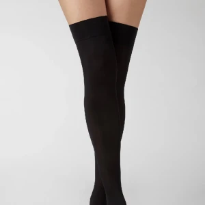 Calzedonia stay ups - Over knee strumpor från Calzedonia. Aldrig använda då jag råka köpa fel storlek. Nypris 139 kr och slutsålda online, 50 den. 