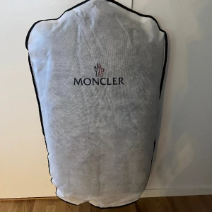Moncler maya - Ny moncler jacka storlek 4. Öppen för bud, kolla gärna mina andra annonser 🌸
