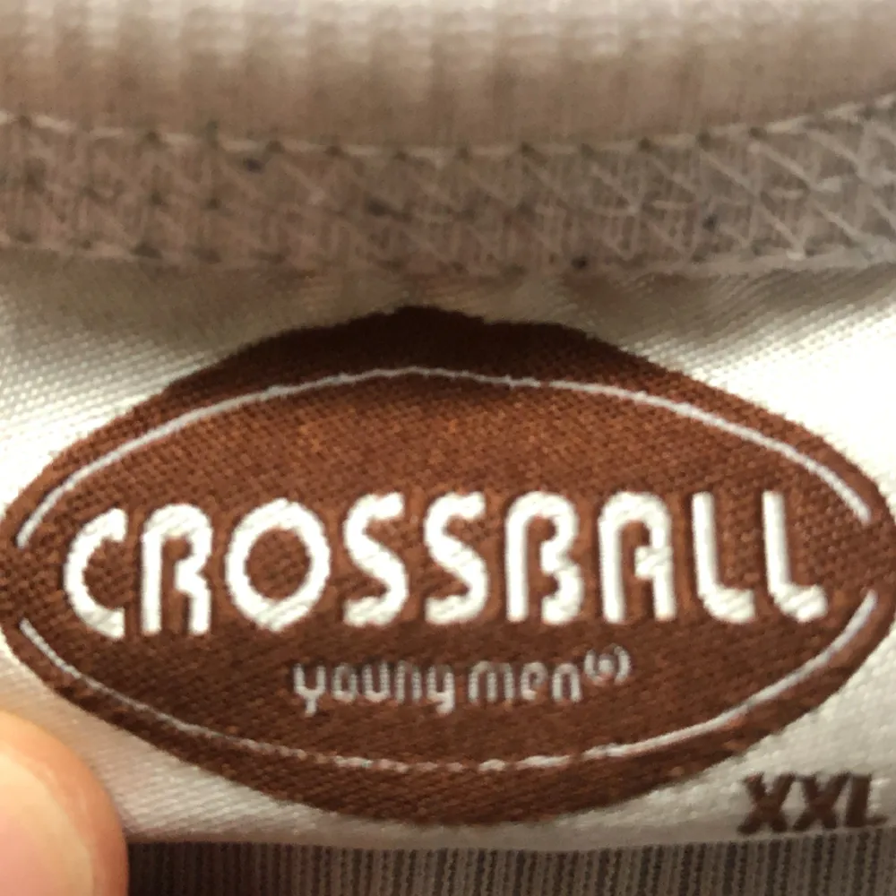 Vintage longsleeve tröja från Crossball. Size XXL sitter jättebra som medium. Väldigt bra skick! Väldigt drainer/y2k. Extremt cool drakprint. Pris kan diskuteras…. T-shirts.