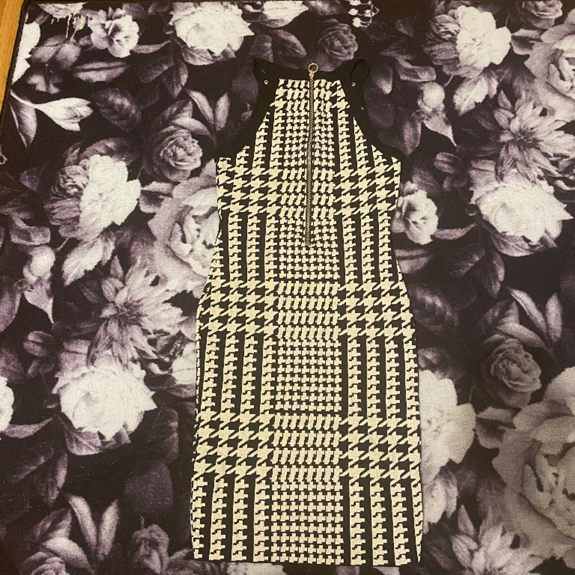 Svart och vit klänning  - 90