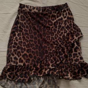 Leopard kjol från Nly. Bra skick. Stl S🌸