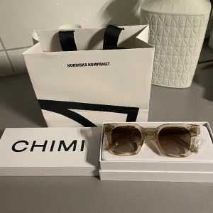 Helt nya Chimi 04 ecru! - Säljer dessa heeelt nya chimis i modellen 04, färgen ecru. Alla tillbehör (box etc) medföljer💞💞 700kr eller eget prisförslag! Nypris 1250kr