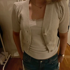 Stickad bolero - Säljer då den ej kommer till användning😊😊💓