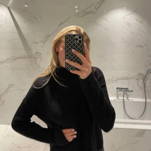 Snygg tröja  - Elegant och mjuk tröja! Jättebra basplagg! Nypris ca 900 kr. 