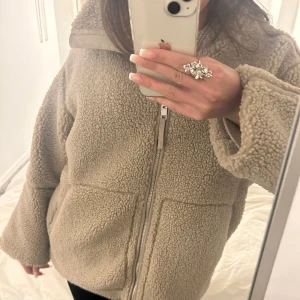 Teddyjacka  - Intressekoll på min teddyjacka från h&m 🩷 