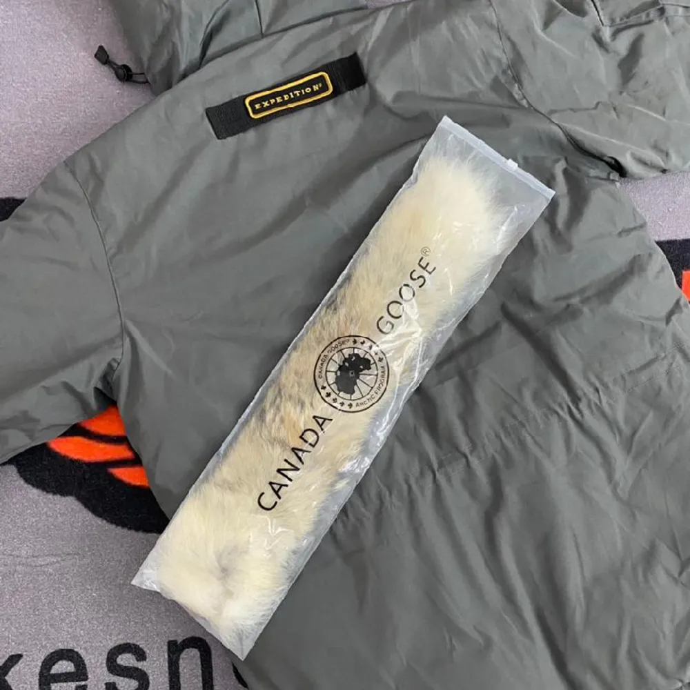 ✅️ Snabb leverans ✅️ Päls & original canada goose dustbag ingår!💯 Färg: Grå (med black label) Storlek: XXLarge  Helt ny. Oanvänd.💯 Skickas spårbart med postnord 👍 Om du har frågor är det bara att meddela mig! 🤙. Jackor.