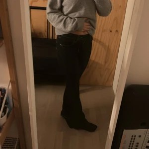 Levis jeans - Utsvängda Levis jeans 🩷bra skick 