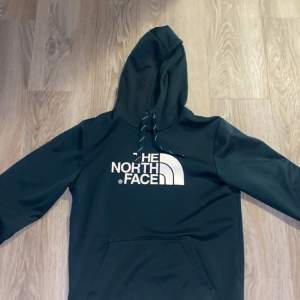 En fin mörkgrön north face hoodie 