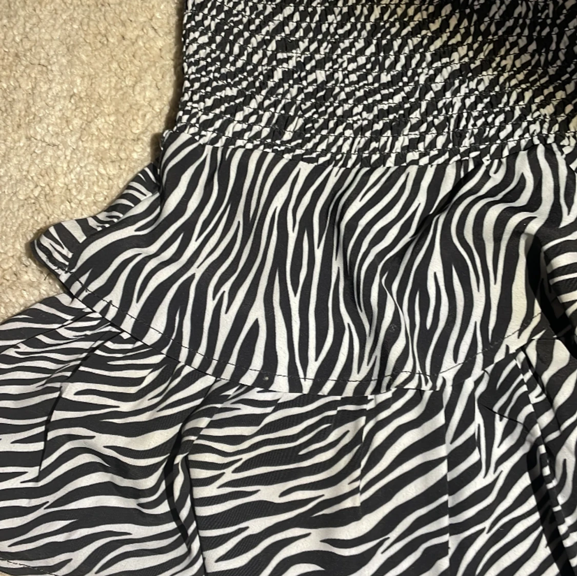 En zebra randig kjol - 90