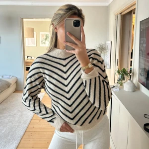 Stickadtröja - Stickad tröja från mango