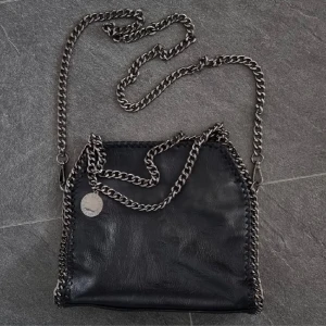 Stella McCartney - Stellamccartney väska🖤 Osäker på äktenheten! Köptes av en annan på plick❤️
