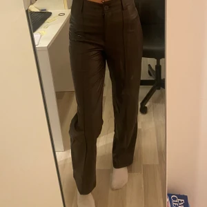 skinnbyxor - Aldirg använda, är 175cm lång.