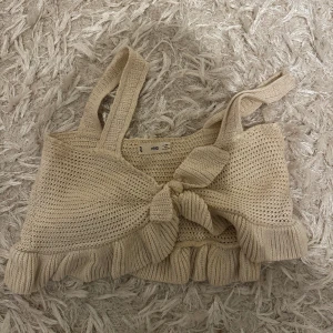 Stickad topp - Stickad topp från mango, sååå himla snygg på!💞💞