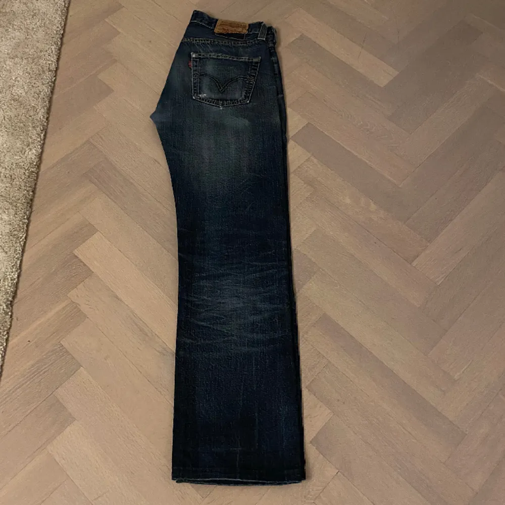 Mörkblå Levis 501 jeans. Storlek 30/32 Även ett par lee coper jeans. Jeans & Byxor.