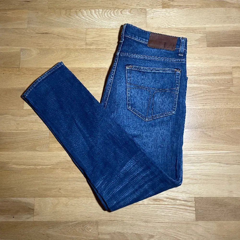 Säljer nu dessa Tiger of Sweden jeans i storlek 30/30, style på dessa jeans är Evolve och det passar slim fit. Det är bra skick på jeansen. Nypris är ca 1500kr, mitt pris 299kr! Hör av er vid lilla minsta fundering👍. Jeans & Byxor.