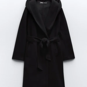 Ny! Zara kappa strl M. Nypris 559:- - Ny! Zara kappa strl M. Jättefin men säljer pga den inte riktigt är min stil och kommer inte till användning 