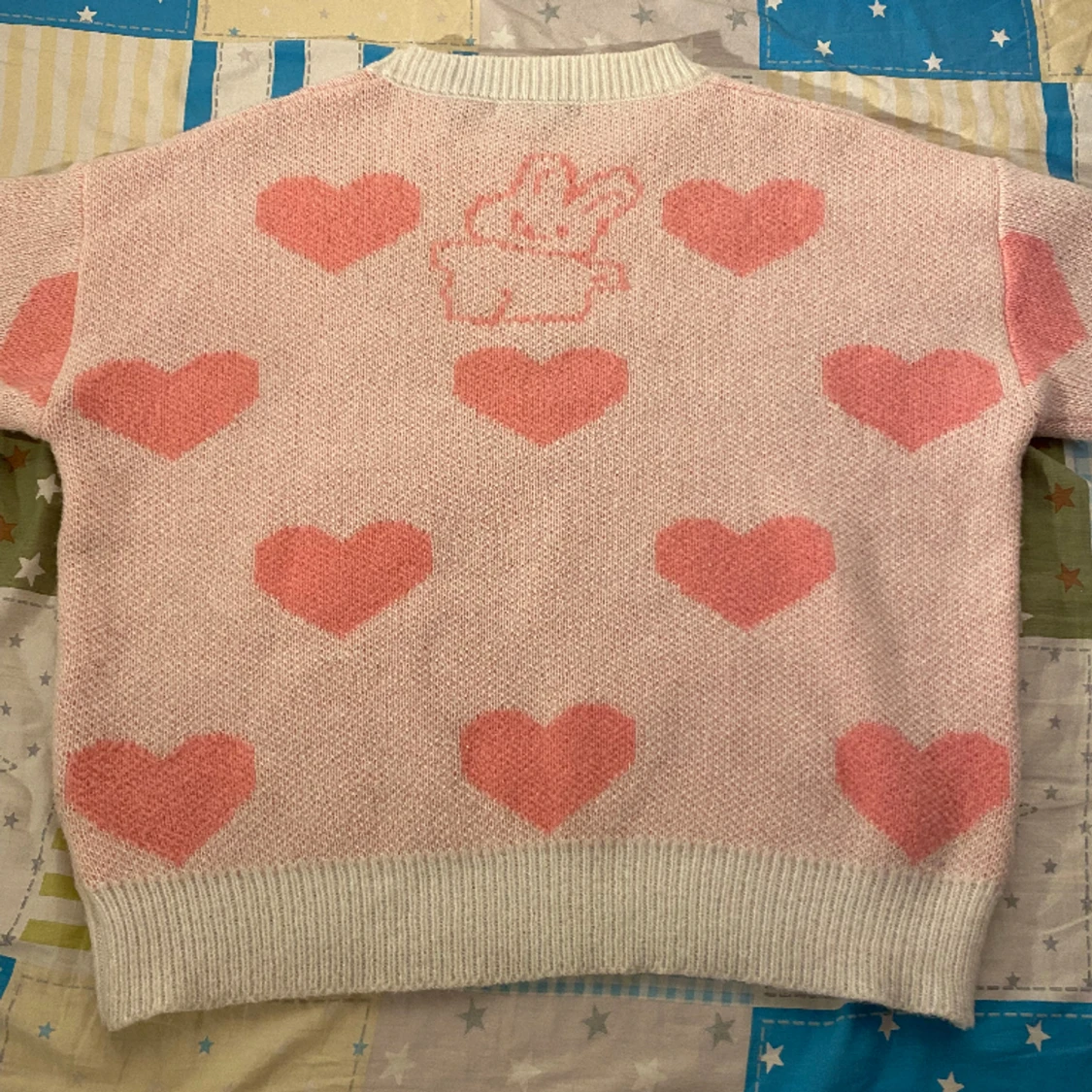 Rosa tjocktröja med mönster  - 90