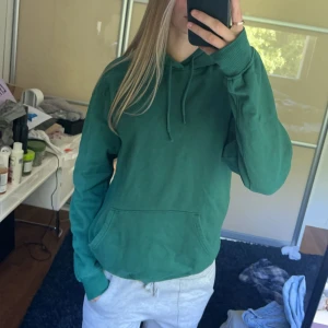 Green hoodie - Hoodie, worn a bit but in good condition