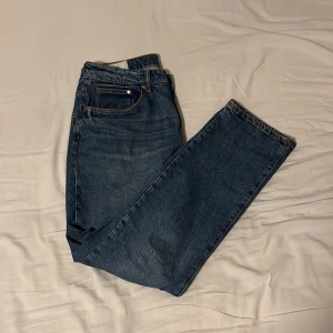 H&M jeans  - Inget konstigt storlek 33/32 passar 32/32 skick 8/10