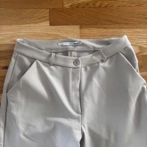 Kostymbyxor - Från Lager 157, knappt använda pga att de inte passar 💜