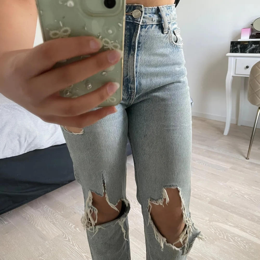 Zara jeans i storlek 36⭐️. Jeans & Byxor.