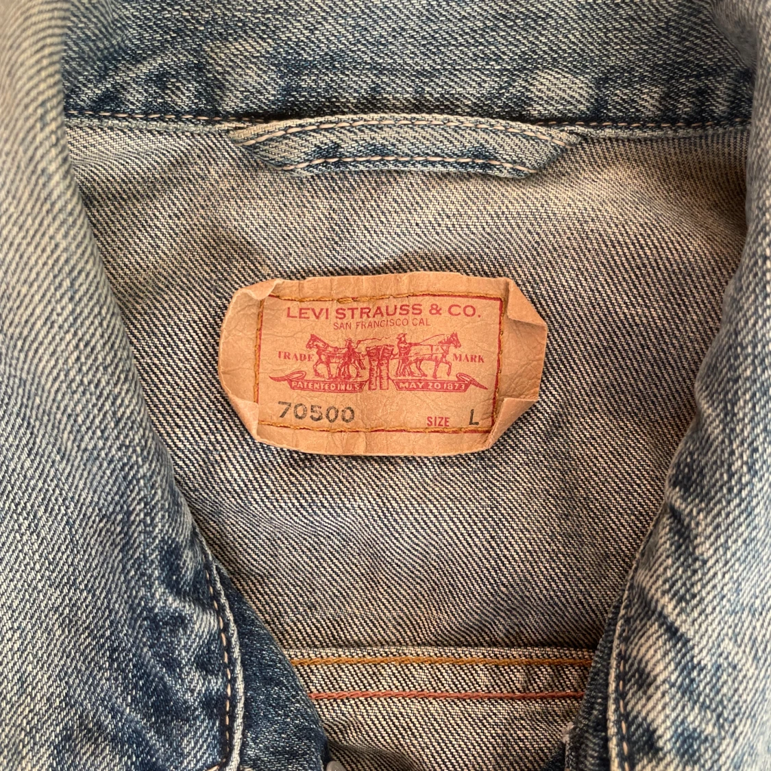 Vintage Levi’s croppad jeansjacka med tryckt - 92