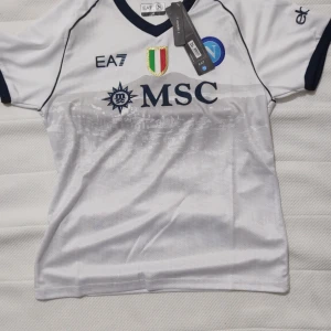 Fotbollströja Napoli  - Napoli t-shirt och shorts pris kan diskuteras 