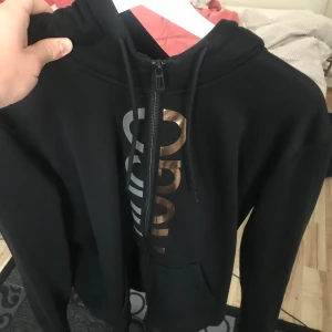 Hugo Boss - Tjocktröja som passar storlek M-L